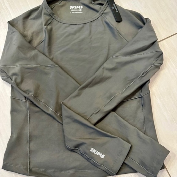 Skims Performance Long Sleeve Top - Picture 1 of 5